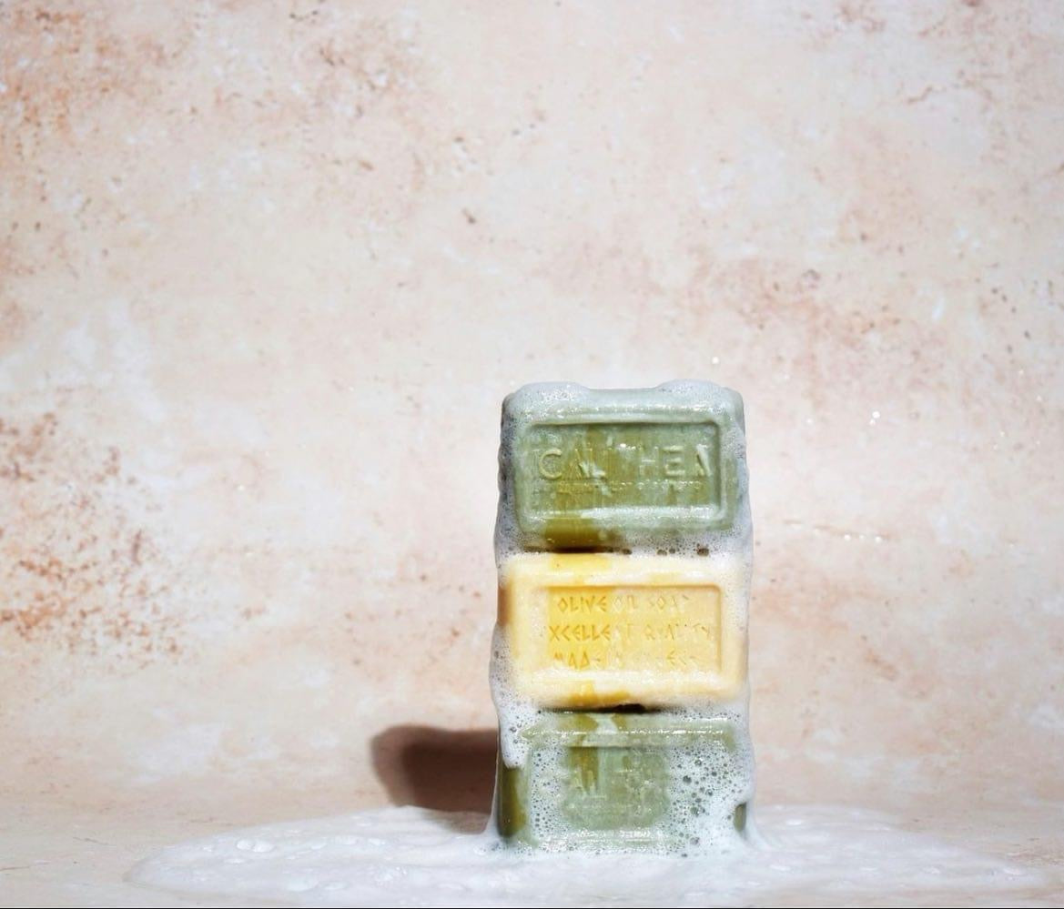 NUEVO PAQUETE DE 3 JABONES DE ACEITE DE OLIVA 100% NATURAL: LAVANDA, MIEL, ARGÁN